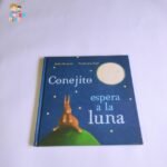 Conejito espera a la luna